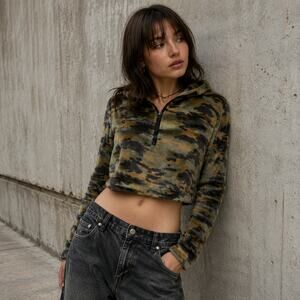 Y2K Urban Outfitters Camo Fuzzy Crop Pullover Womens Jacket Sz S Grunge Indie